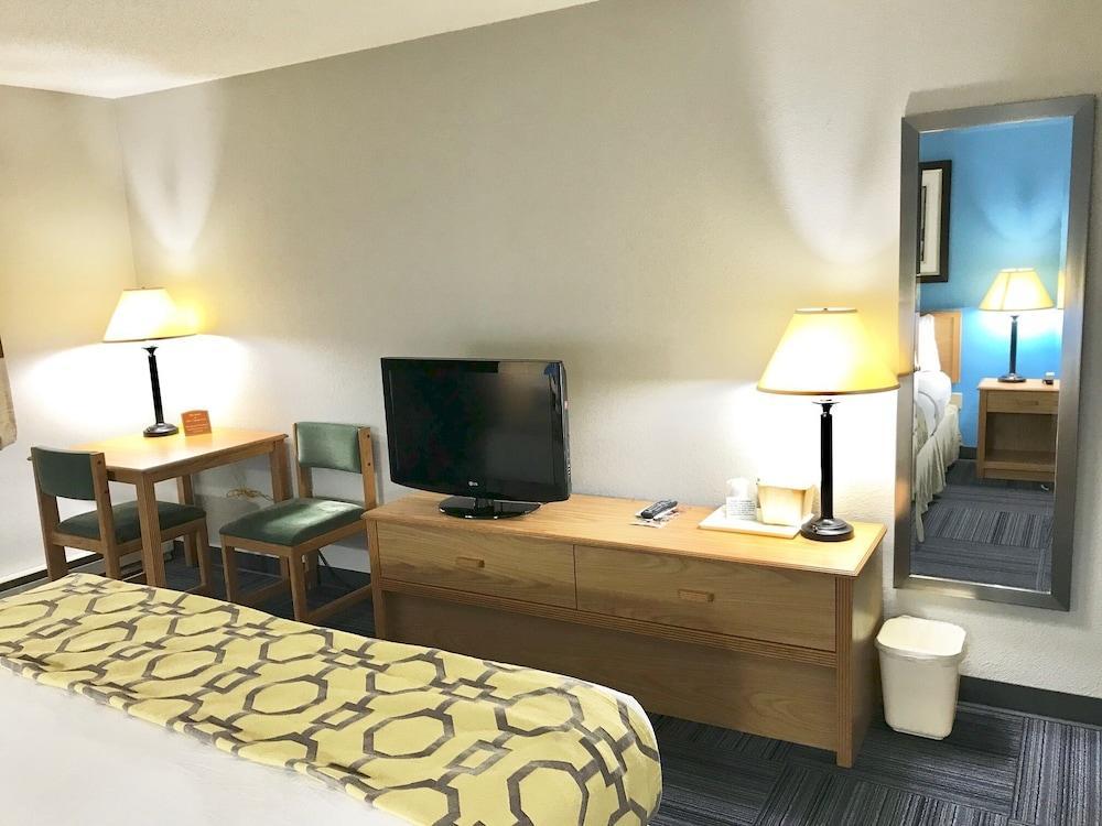Hotel Baymont By Wyndham Marinette Extérieur photo