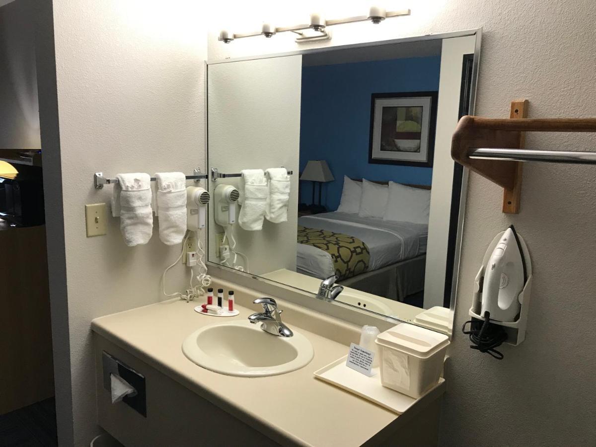 Hotel Baymont By Wyndham Marinette Extérieur photo