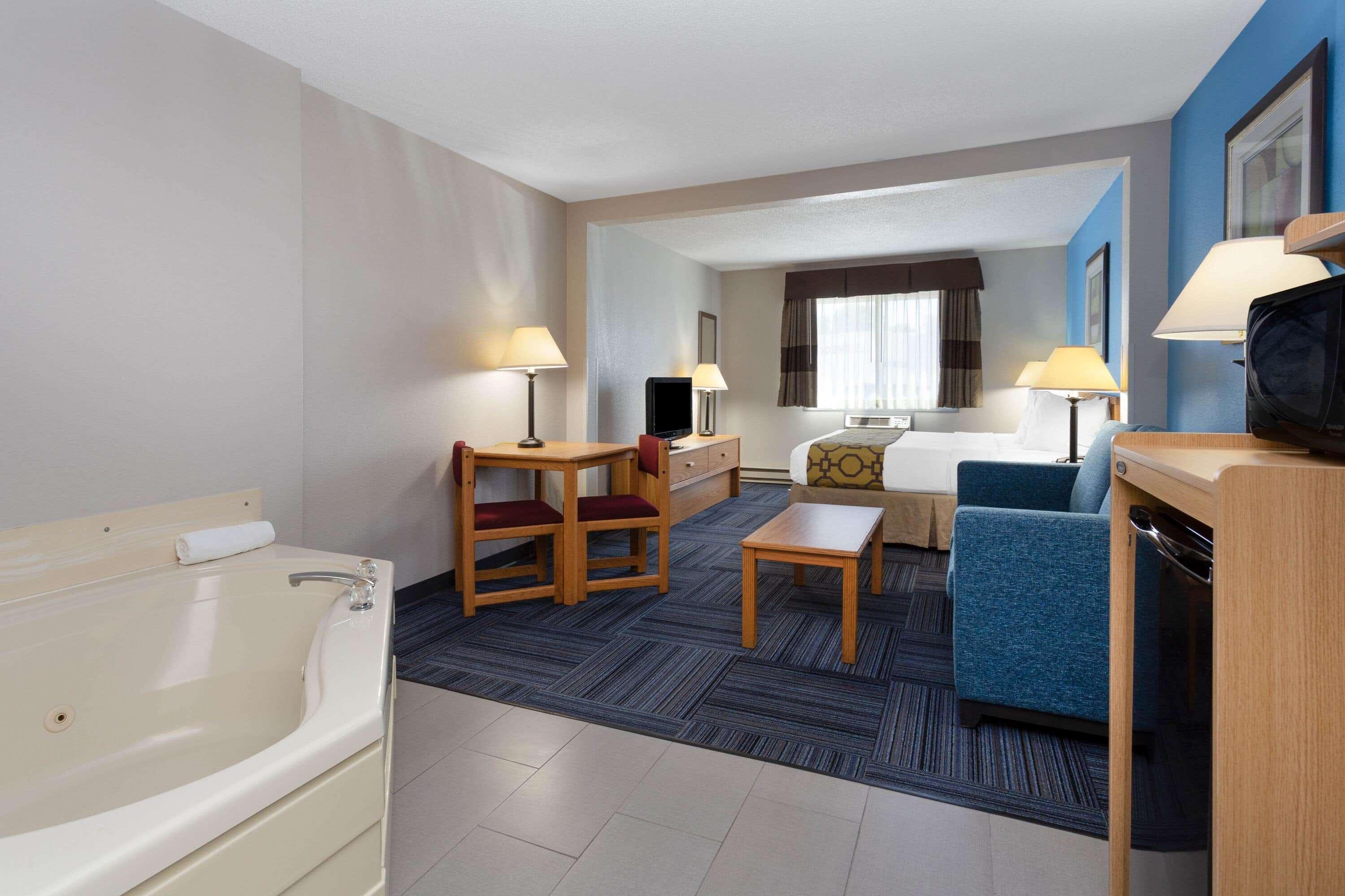 Hotel Baymont By Wyndham Marinette Extérieur photo