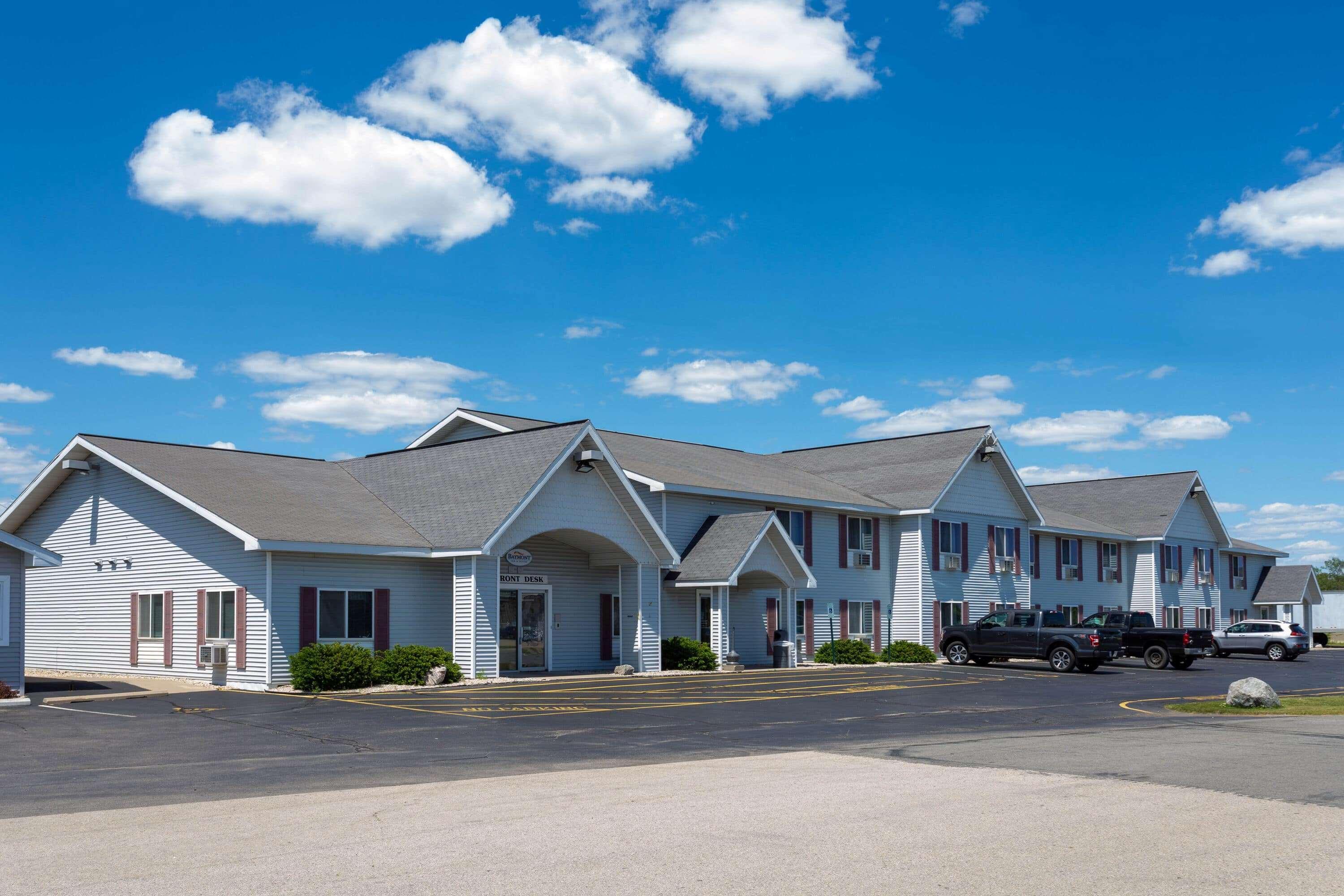 Hotel Baymont By Wyndham Marinette Extérieur photo