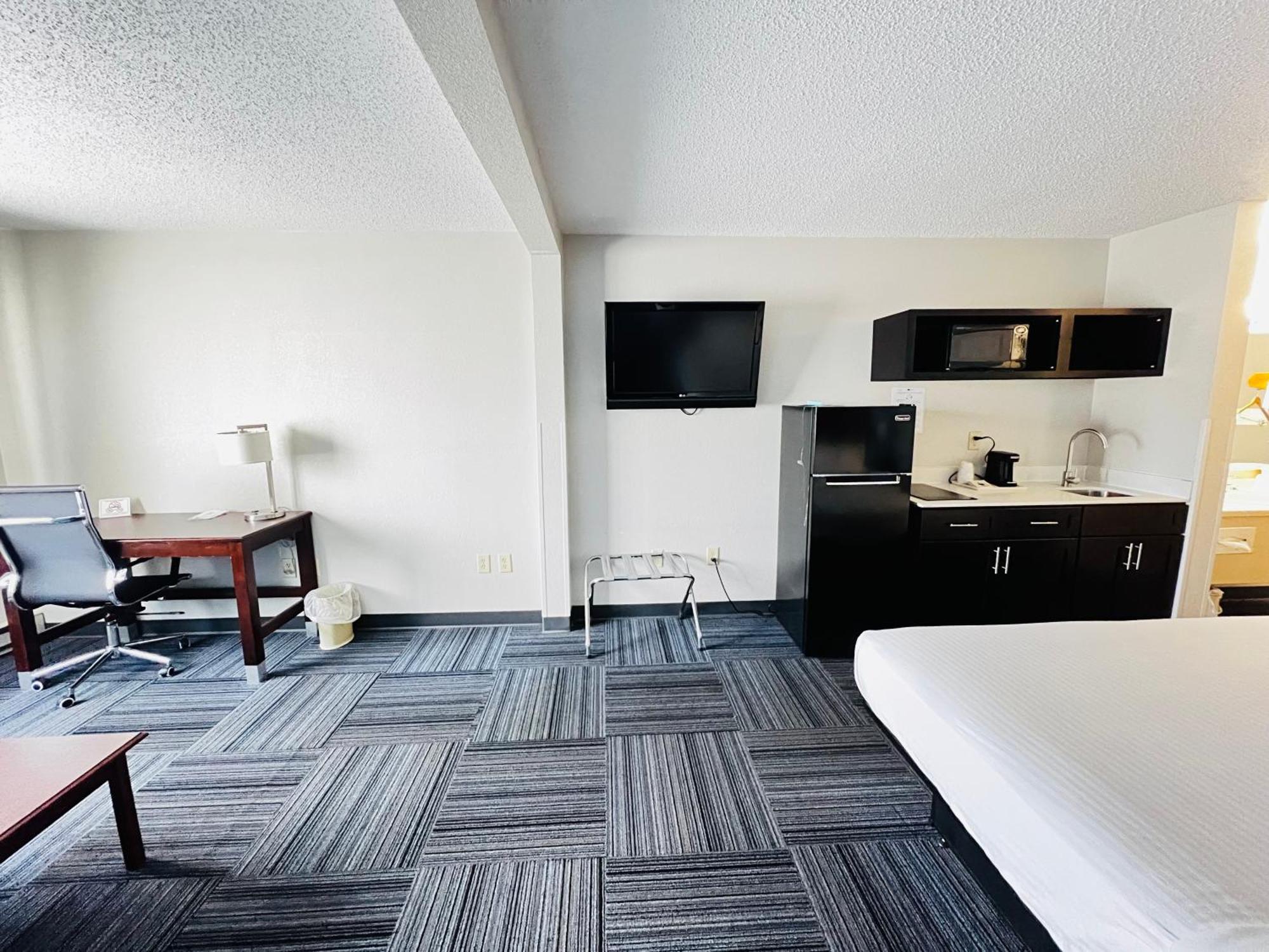 Hotel Baymont By Wyndham Marinette Extérieur photo