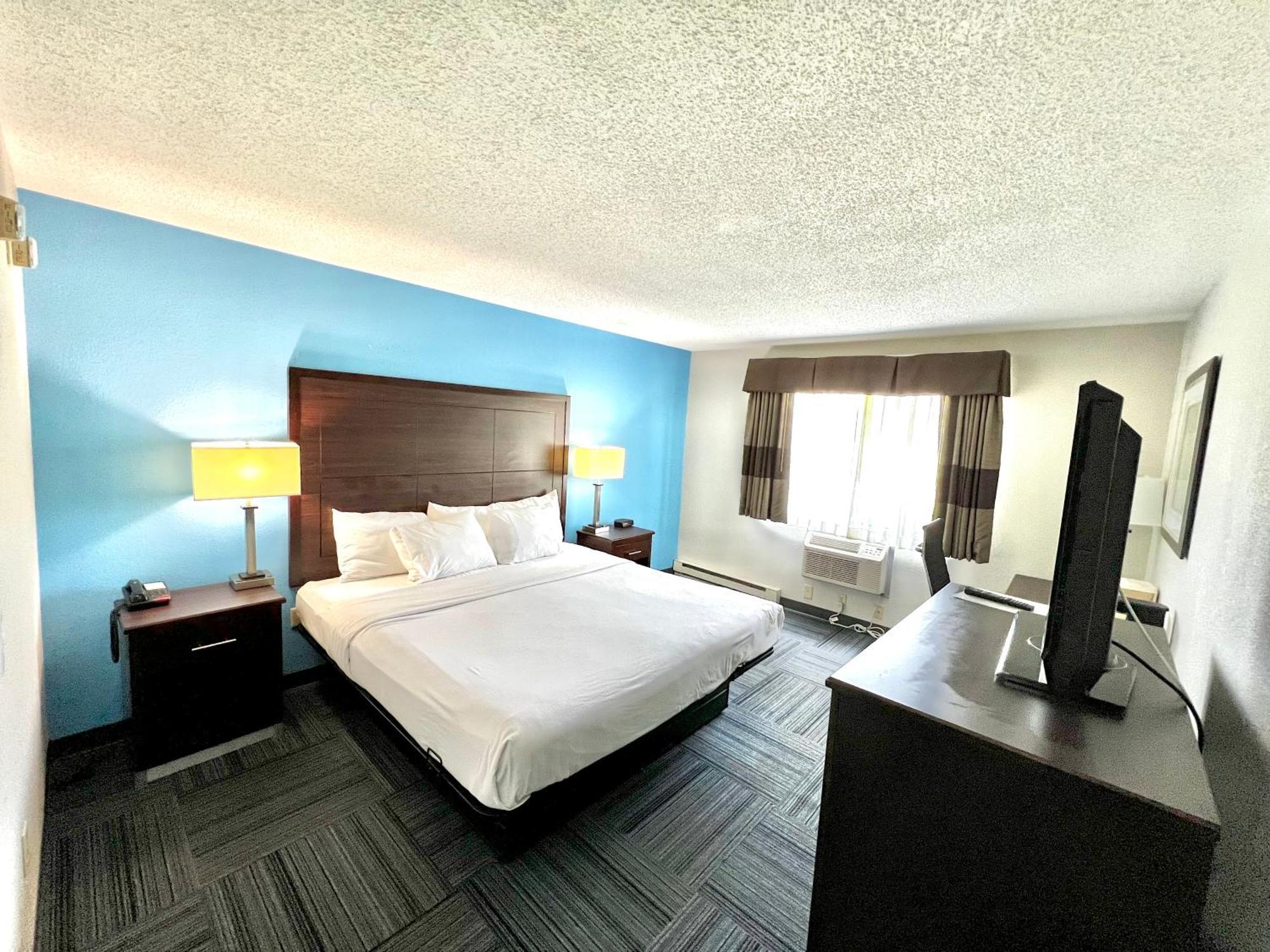Hotel Baymont By Wyndham Marinette Extérieur photo