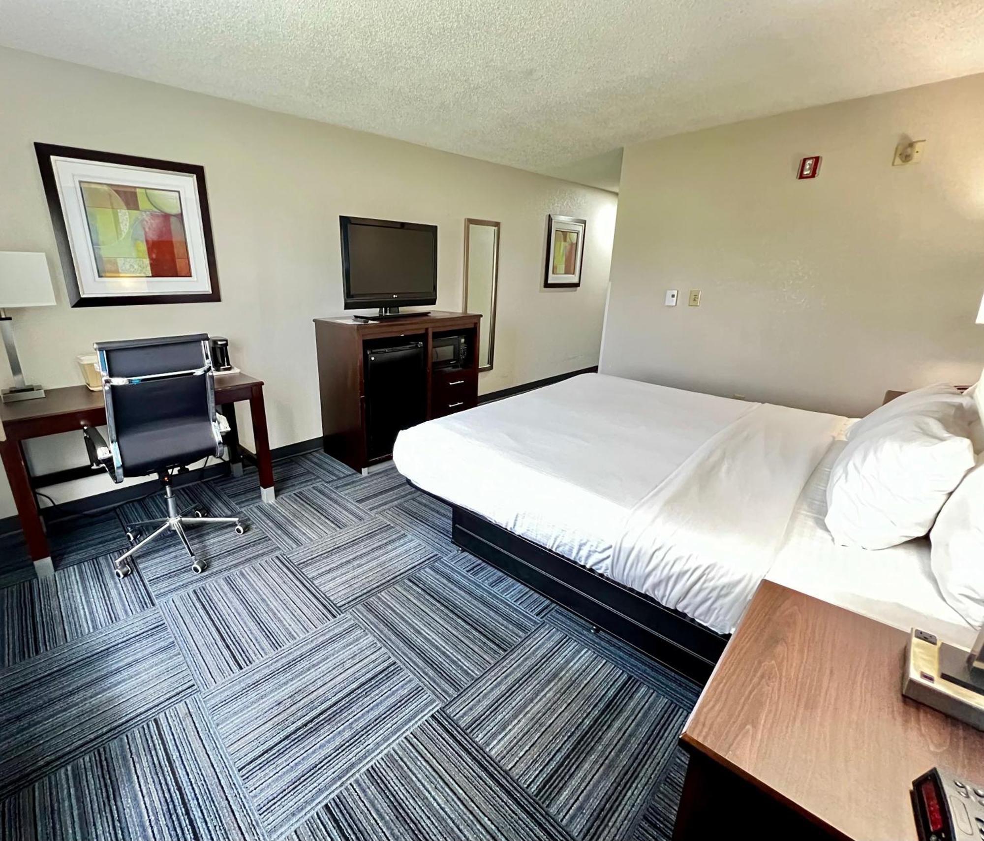 Hotel Baymont By Wyndham Marinette Extérieur photo