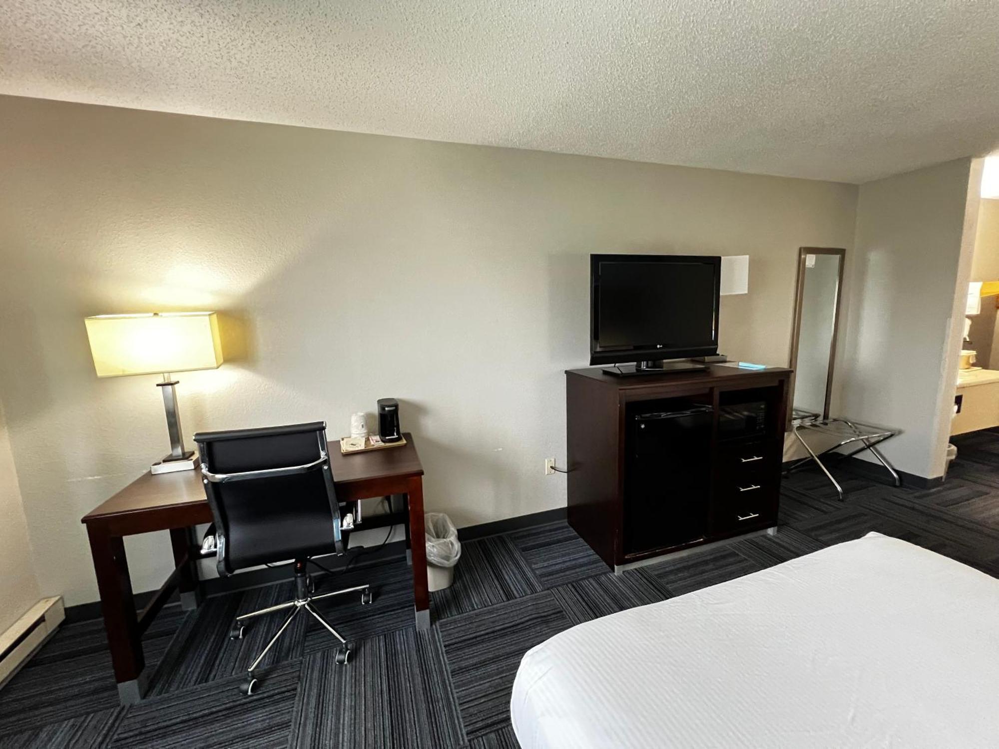 Hotel Baymont By Wyndham Marinette Extérieur photo