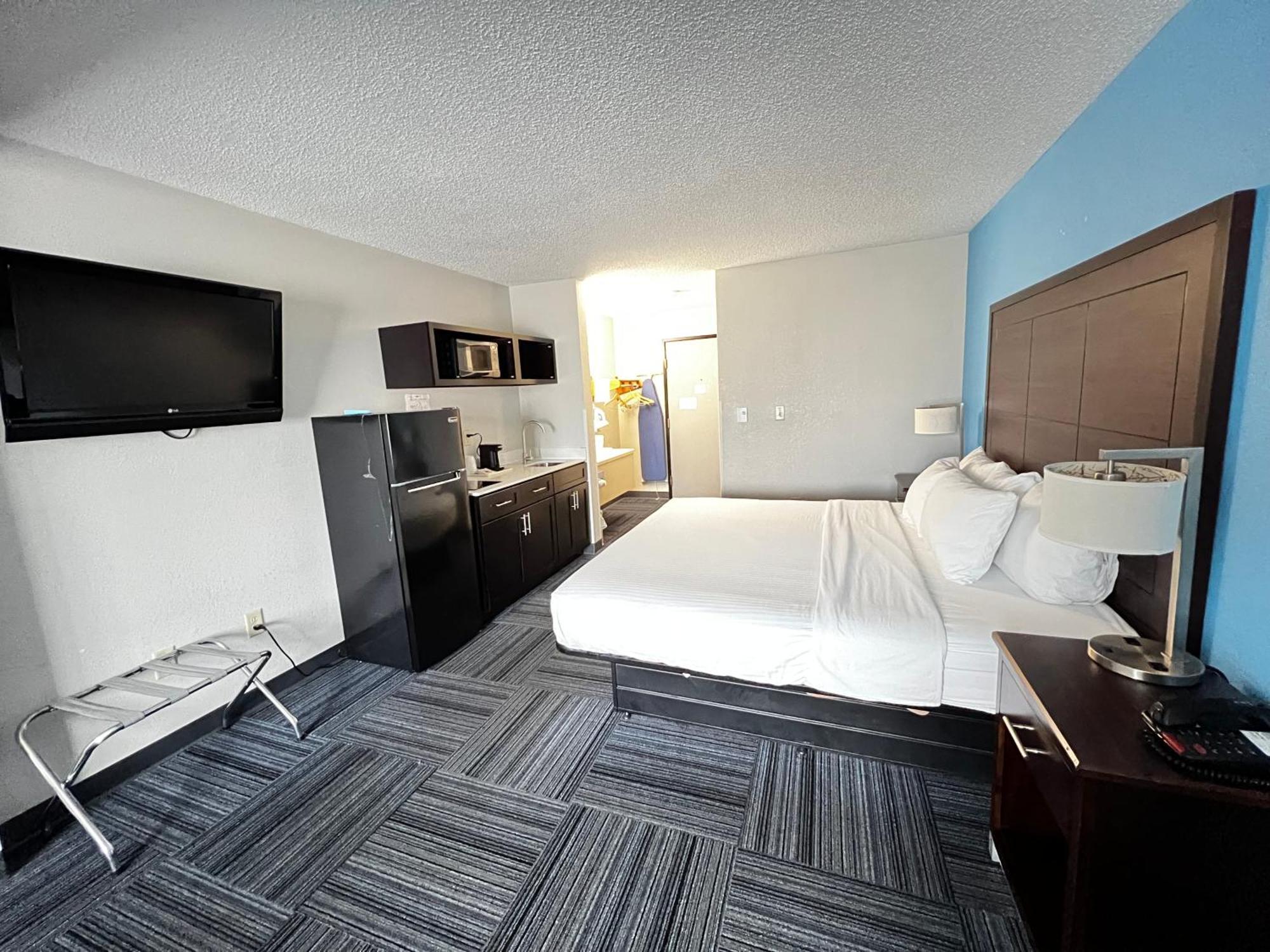 Hotel Baymont By Wyndham Marinette Extérieur photo